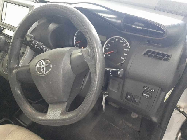 TOYOTA WISH 2012