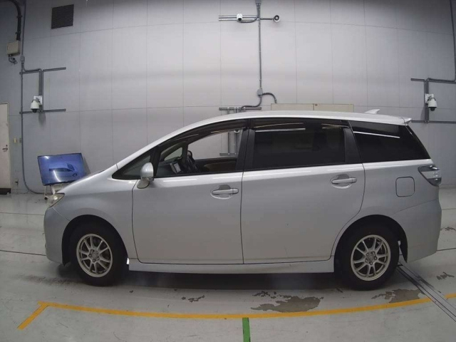 TOYOTA WISH 2012