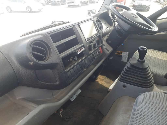 HINO DUTRO 2015