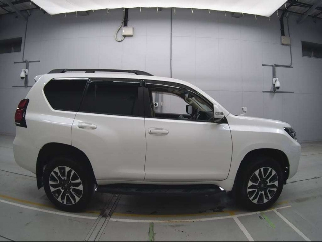 TOYOTA LAND CRUISER PRADO 2021