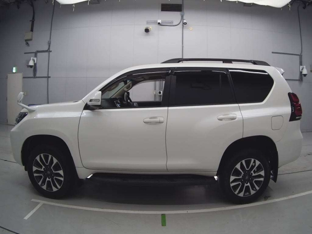 TOYOTA LAND CRUISER PRADO 2021