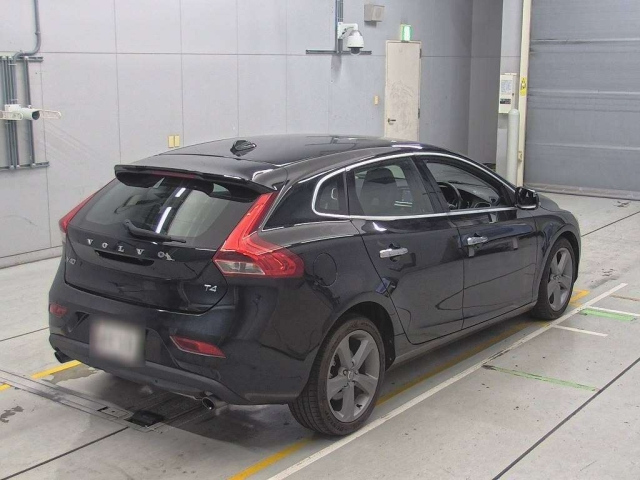 VOLVO V40 2015