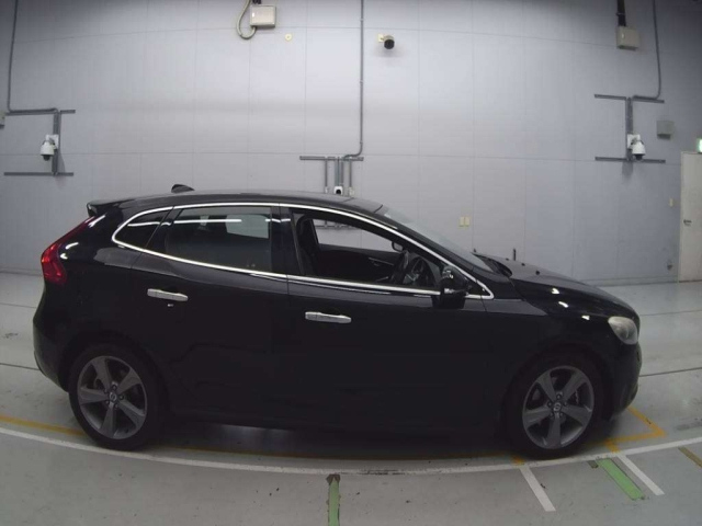 VOLVO V40 2015