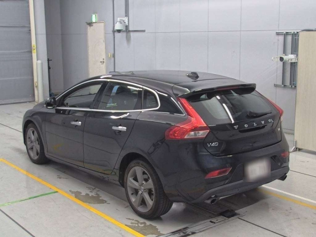 VOLVO V40 2015