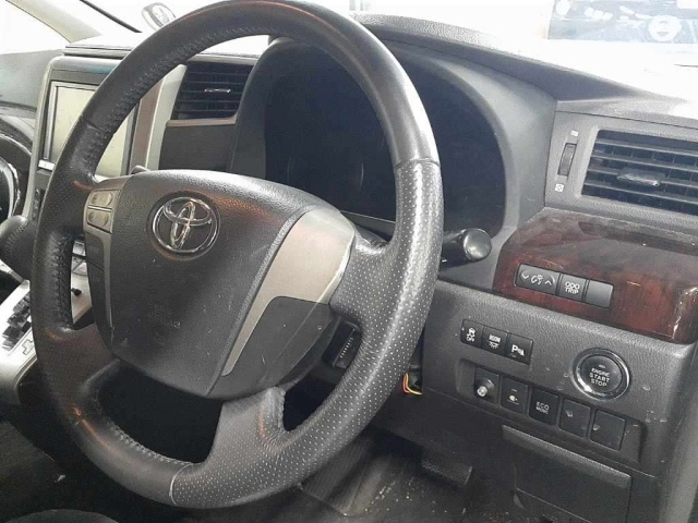 TOYOTA VELLFIRE 2012
