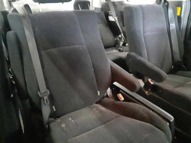 TOYOTA VELLFIRE 2012