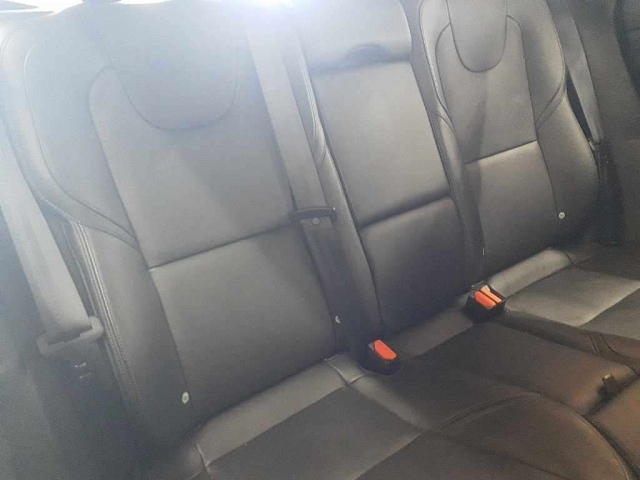 VOLVO V40 2015