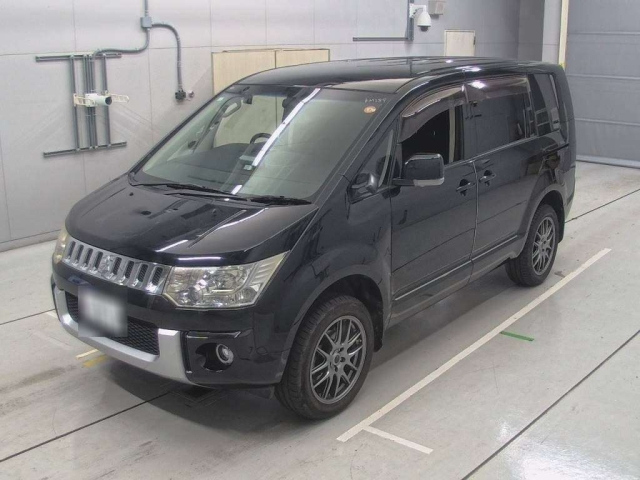 MITSUBISHI DELICA D5 2011