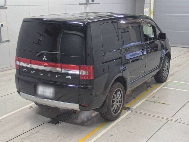 MITSUBISHI DELICA D5 2011