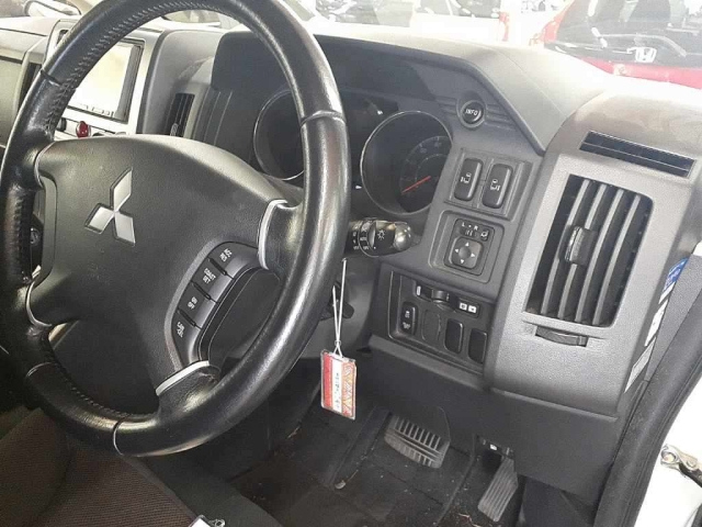 MITSUBISHI DELICA D5 2012