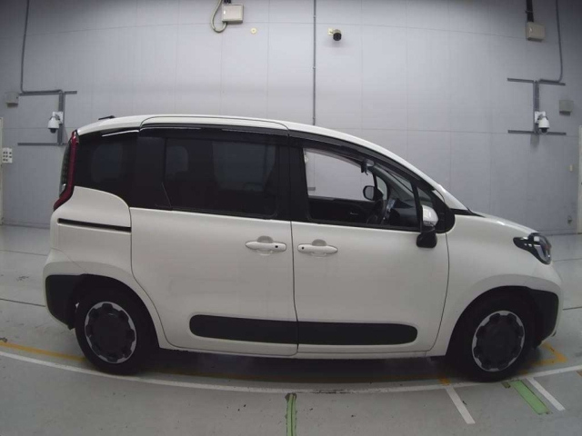 TOYOTA SIENTA 2022