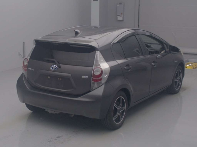 TOYOTA AQUA 2012
