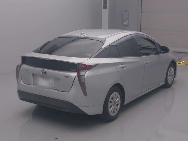 TOYOTA PRIUS 2017