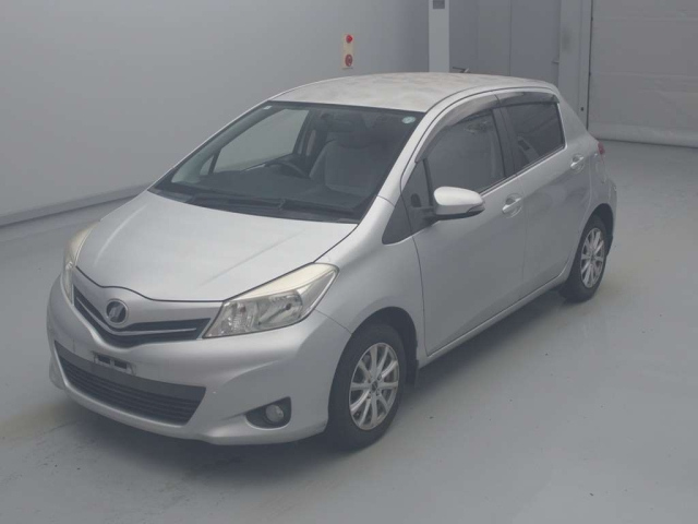 TOYOTA VITZ 2011