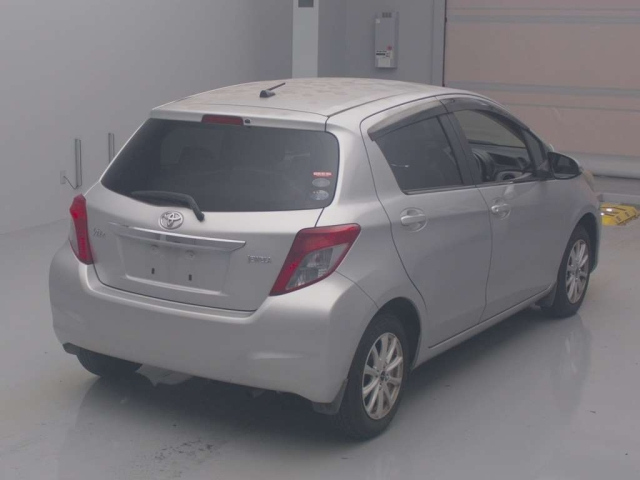 TOYOTA VITZ 2011