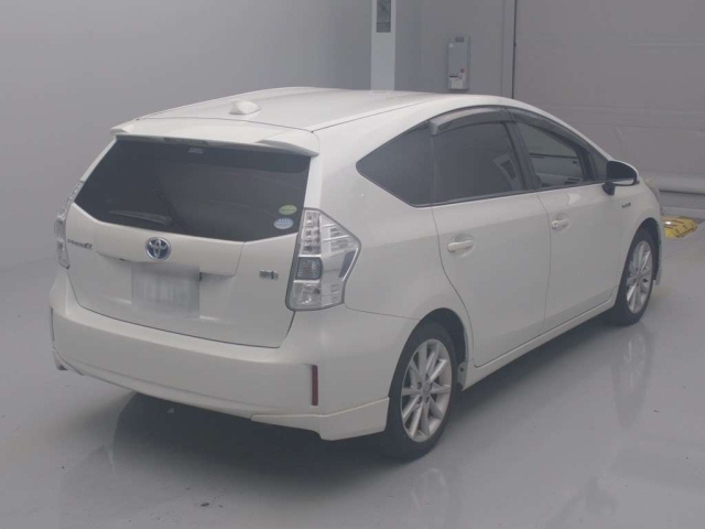 TOYOTA PRIUS ALPHA 2014