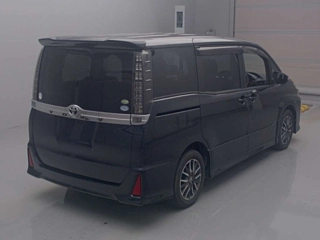 TOYOTA VOXY 2014