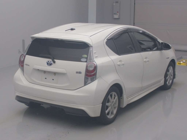 TOYOTA AQUA 2013