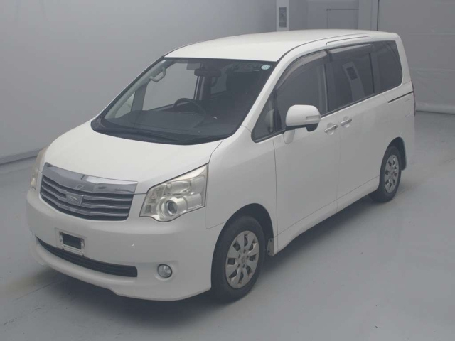 TOYOTA NOAH 2012