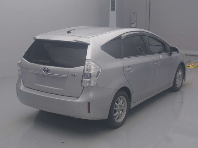 TOYOTA PRIUS ALPHA 2012