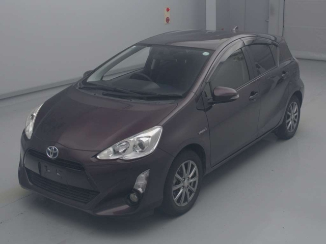 TOYOTA AQUA 2015