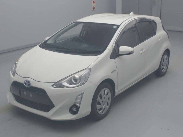 TOYOTA AQUA 2015