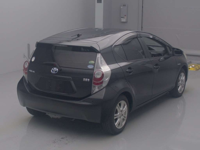 TOYOTA AQUA 2013
