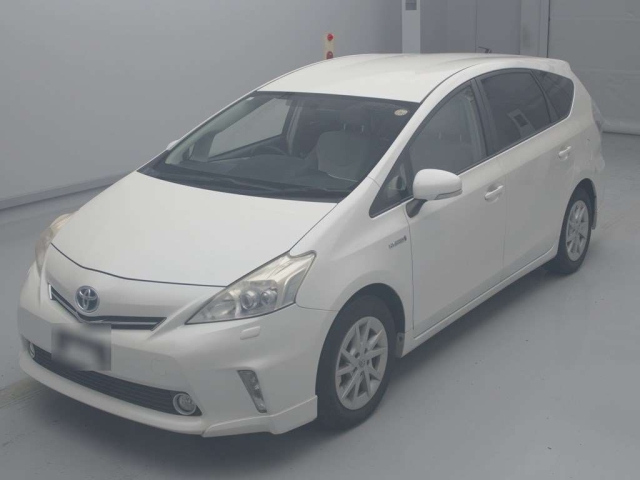 TOYOTA PRIUS ALPHA 2011