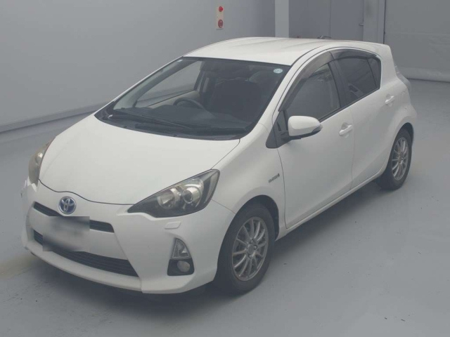 TOYOTA AQUA 2013