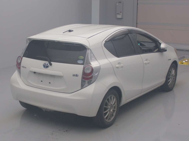 TOYOTA AQUA 2013