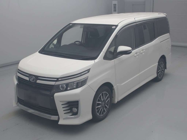 TOYOTA VOXY 2014