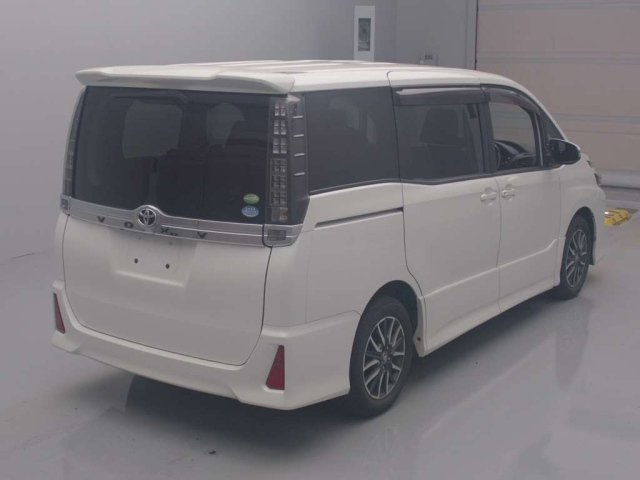 TOYOTA VOXY 2014