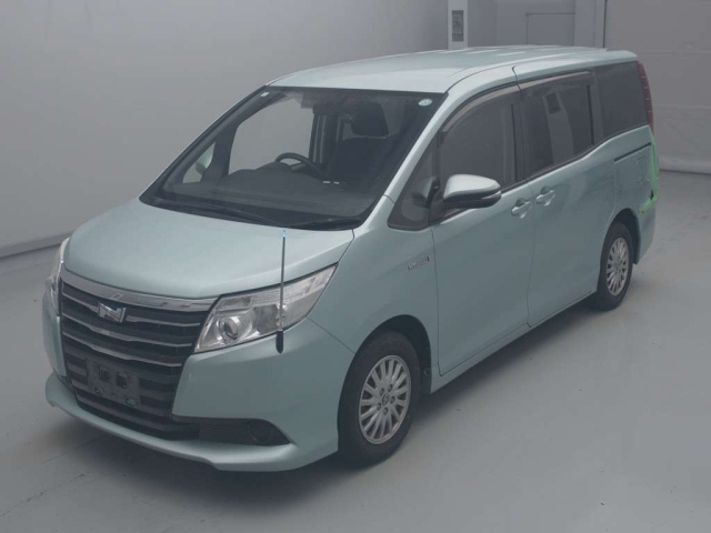 TOYOTA NOAH 2014