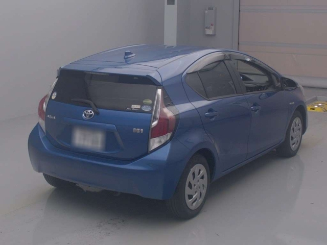 TOYOTA AQUA 2017