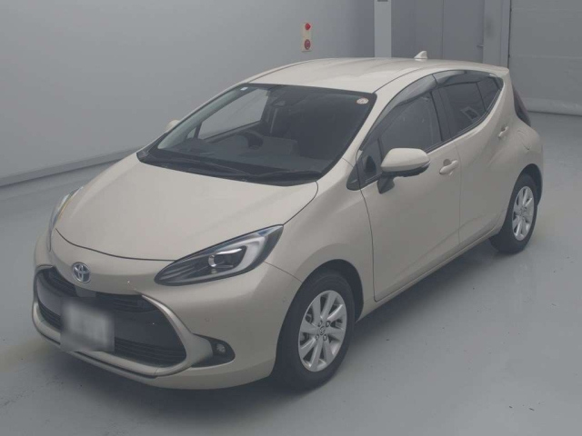 TOYOTA AQUA 2024