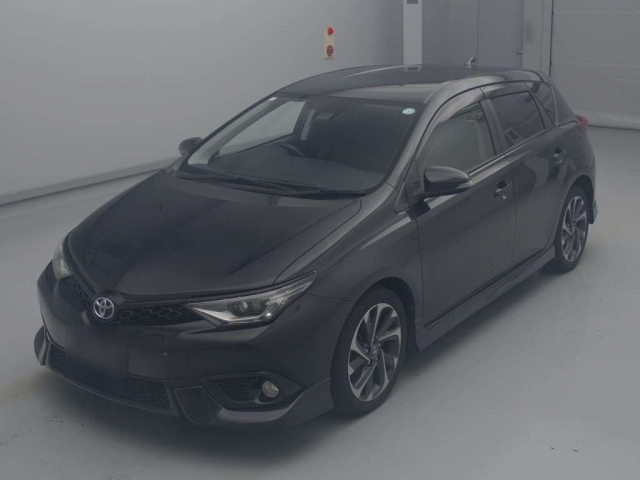 TOYOTA AURIS 2016