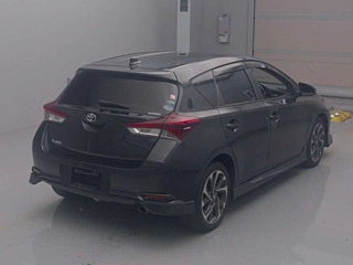 TOYOTA AURIS 2016