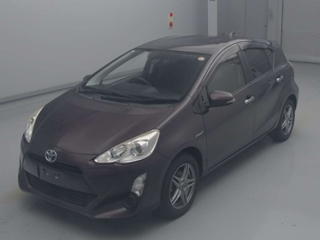 TOYOTA AQUA 2017