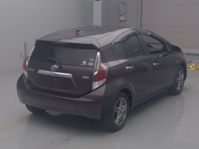 TOYOTA AQUA 2017
