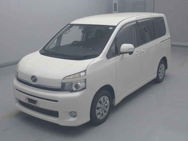 TOYOTA VOXY 2010
