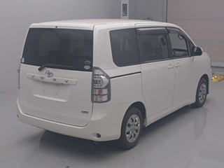 TOYOTA VOXY 2010