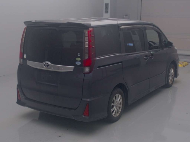 TOYOTA NOAH 2014