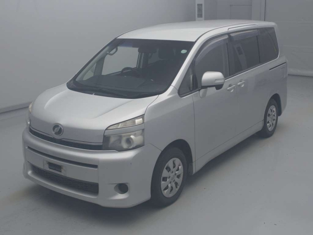 TOYOTA VOXY 2013
