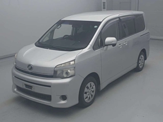 TOYOTA VOXY 2013