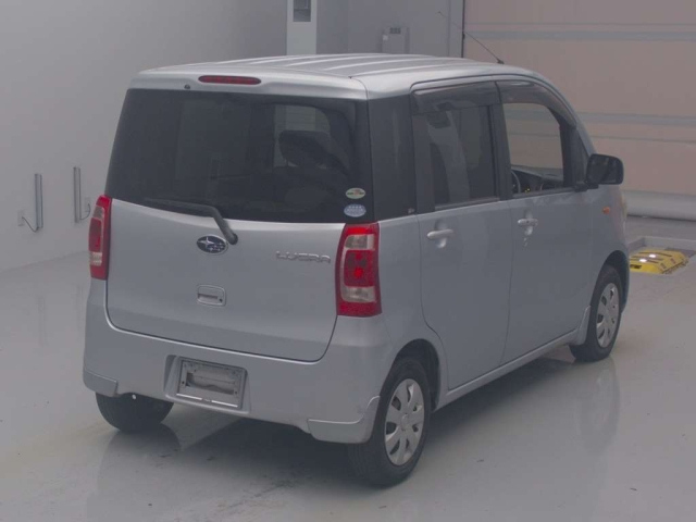 SUBARU LUCRA 2010