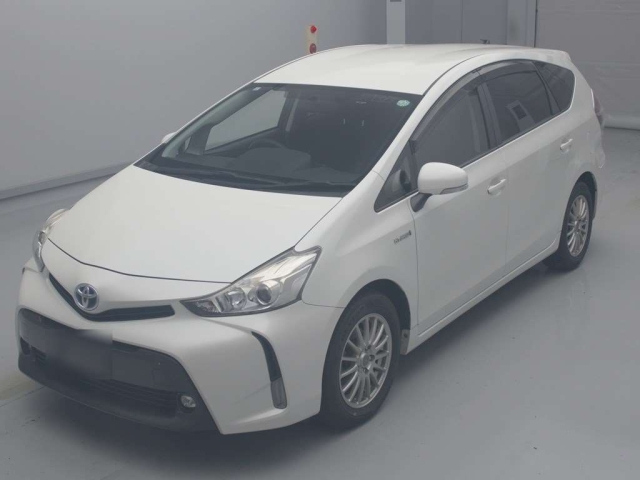TOYOTA PRIUS ALPHA 2015