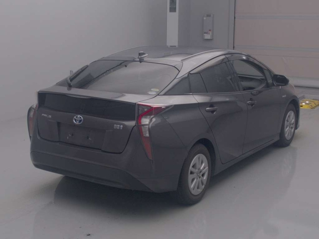 TOYOTA PRIUS 2016