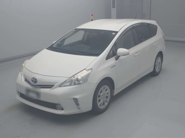 TOYOTA PRIUS ALPHA 2013