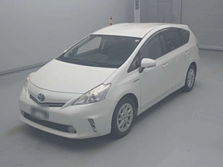 TOYOTA PRIUS ALPHA 2013