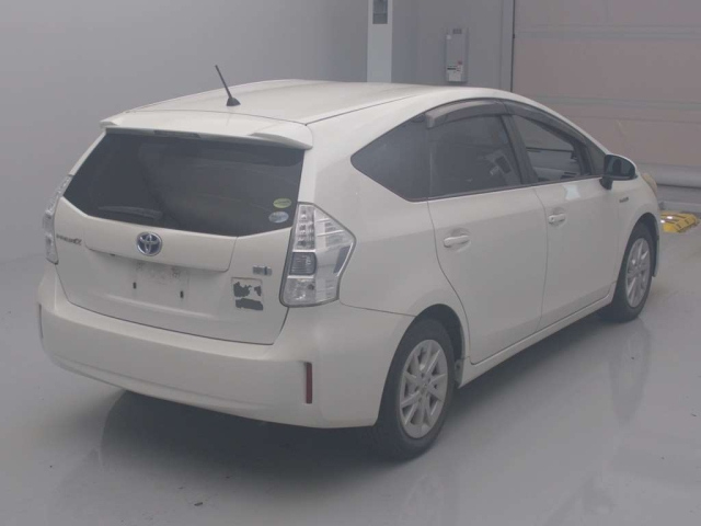 TOYOTA PRIUS ALPHA 2013